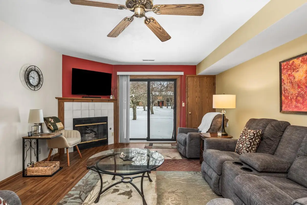 358 Park Hill DRIVE #B, Pewaukee, WI 53072 - #1