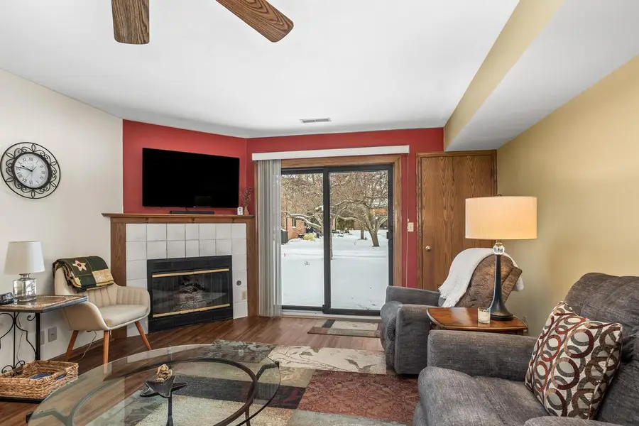 358 Park Hill DRIVE #B, Pewaukee, WI 53072 - #2