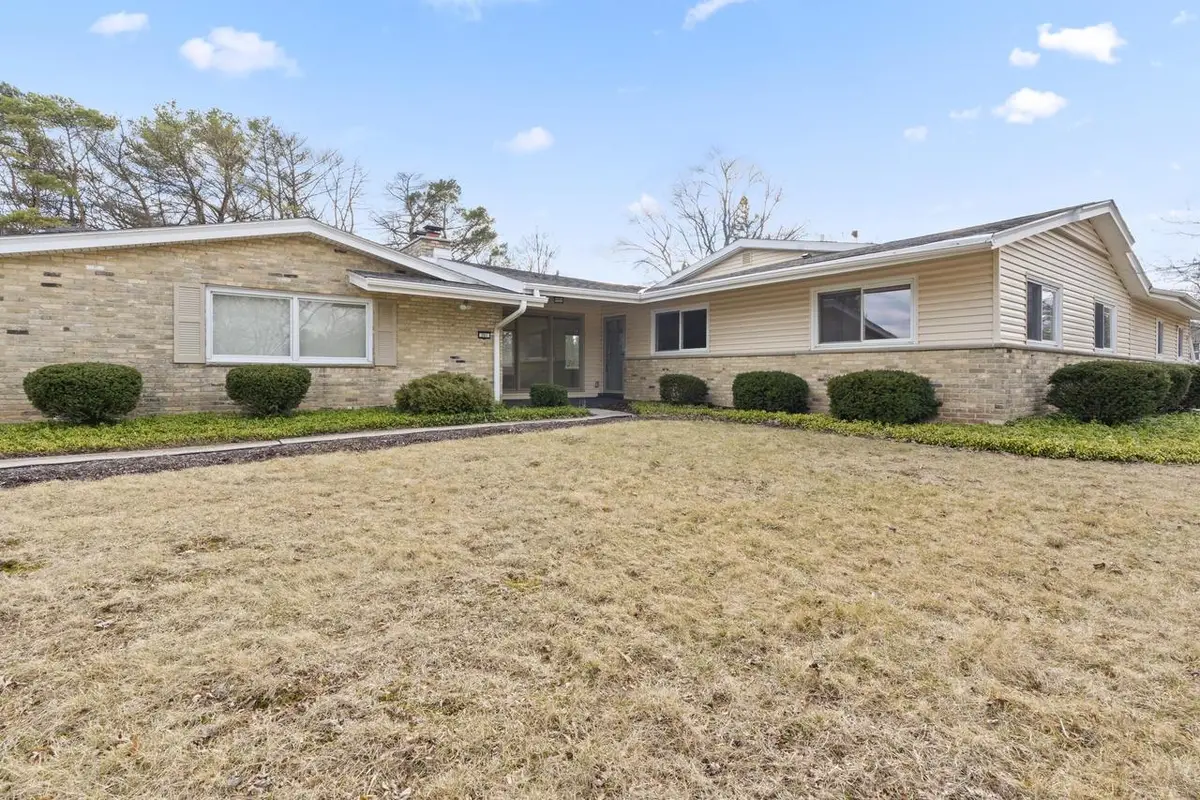 201 W Ellsworth LANE, Milwaukee, WI 53217 - #1