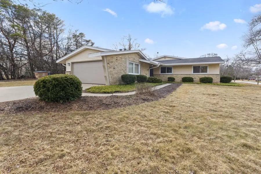 201 W Ellsworth LANE, Milwaukee, WI 53217 - #3