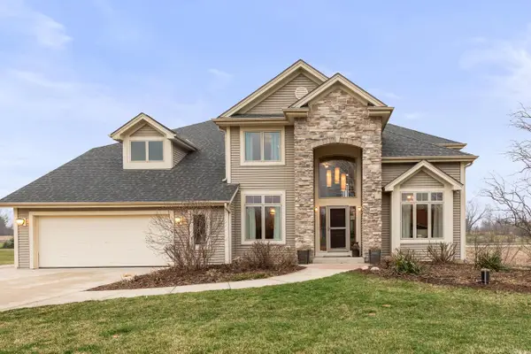 W360N7572 Thomas DRIVE, Oconomowoc, WI 53066