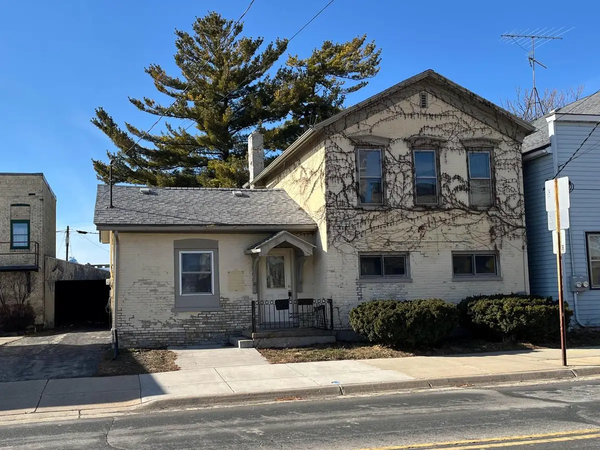 212 N 4th STREET, Watertown, WI 53094 - #1
