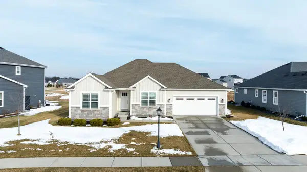 2928 Winnebago DRIVE, Summit, WI 53066