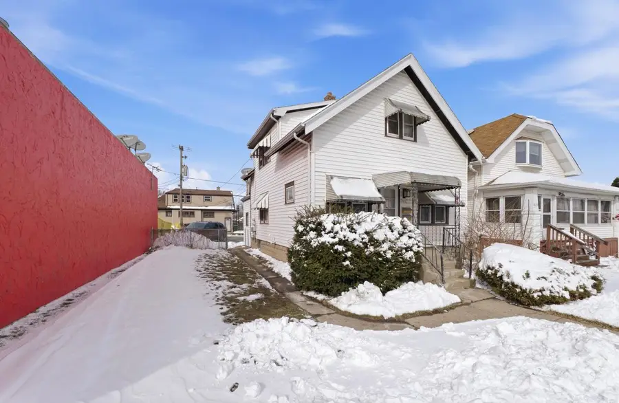 7024 W Lincoln AVENUE, West Allis, WI 53219 - #2