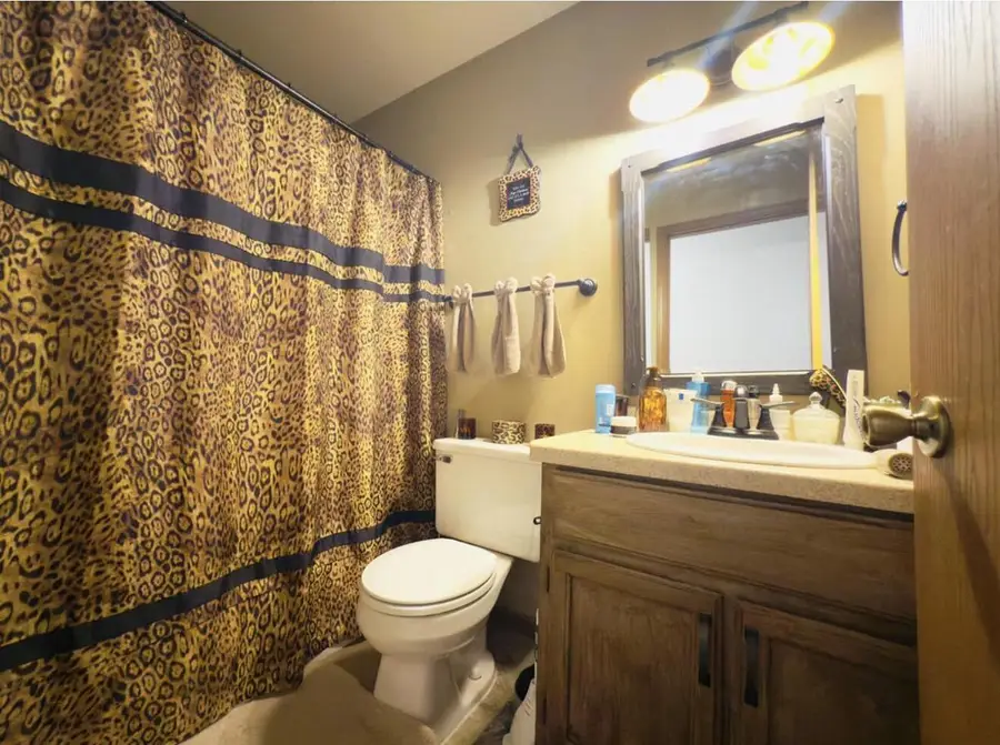 8030 W Manor CIRCLE, Milwaukee, WI 53223 - #3