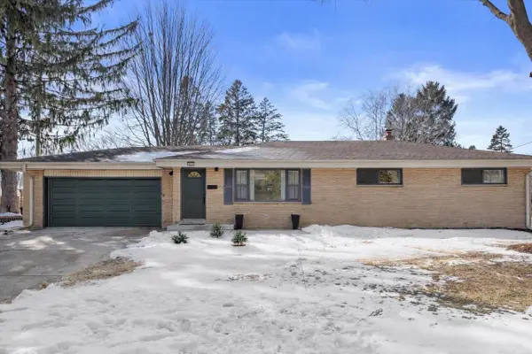 831 W Riverview DRIVE, Glendale, WI 53209