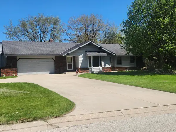 680 Forest Grove LANE, Brookfield, WI 53005