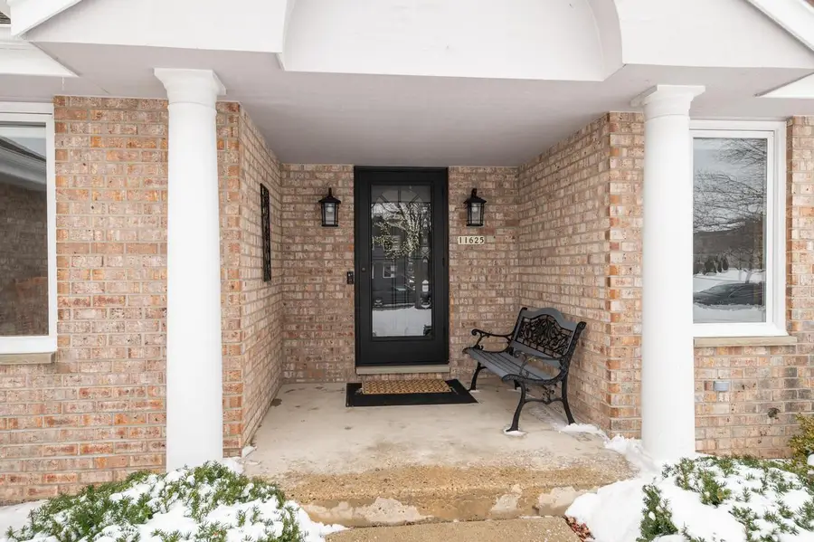 11625 W Sunset LANE, Greenfield, WI 53228 - #2