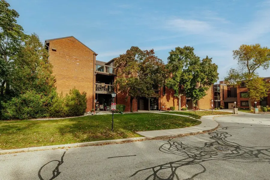 5200 S Tuckaway BOULEVARD S #111, Greenfield, WI 53221 - #2