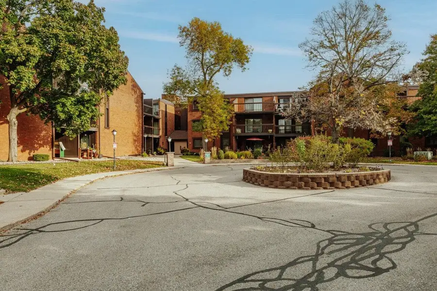 5200 S Tuckaway BOULEVARD S #111, Greenfield, WI 53221 - #3