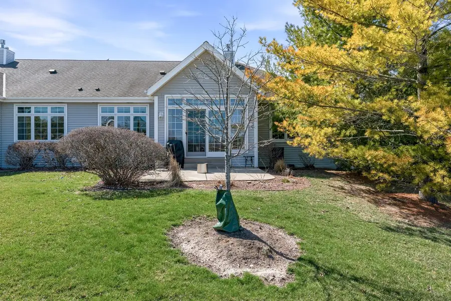 1668 Iroquois AVENUE, Grafton, WI 53024 - #2