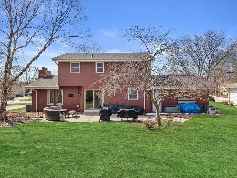 3260 S Regal DRIVE, New Berlin, WI 53151 - #2