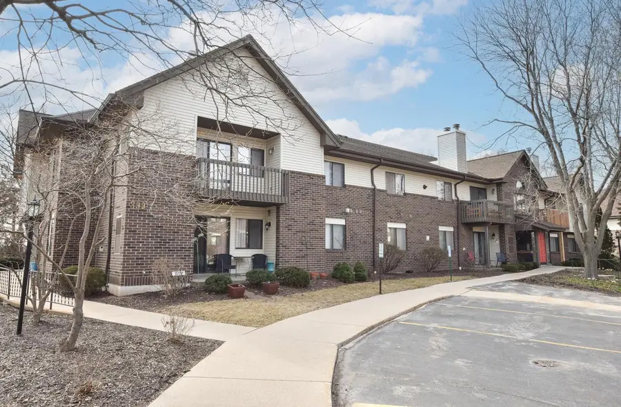 399 N Main STREET #I, Thiensville, WI 53092 - #3