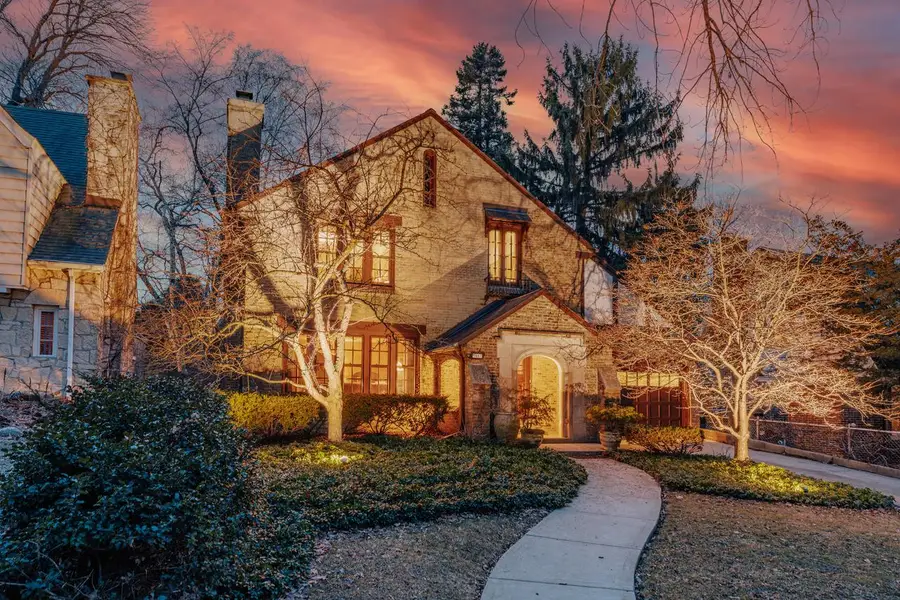 3467 N Frederick AVENUE, Milwaukee, WI 53211 - #2