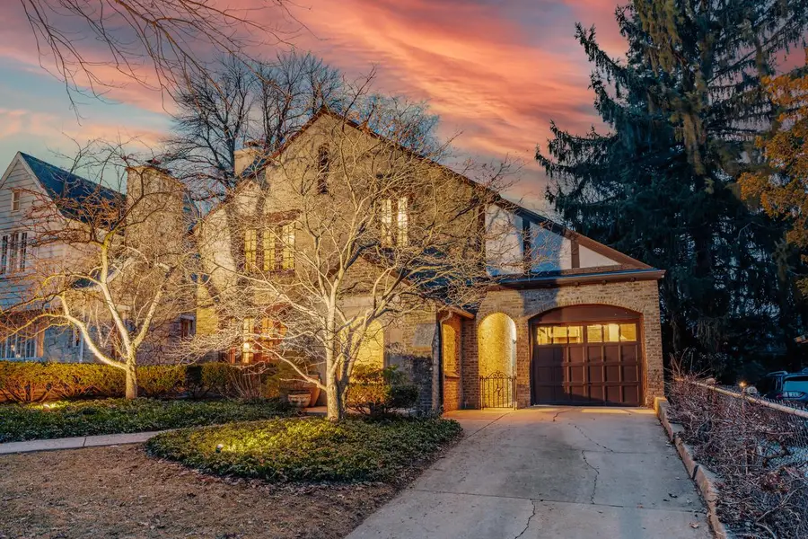 3467 N Frederick AVENUE, Milwaukee, WI 53211 - #3