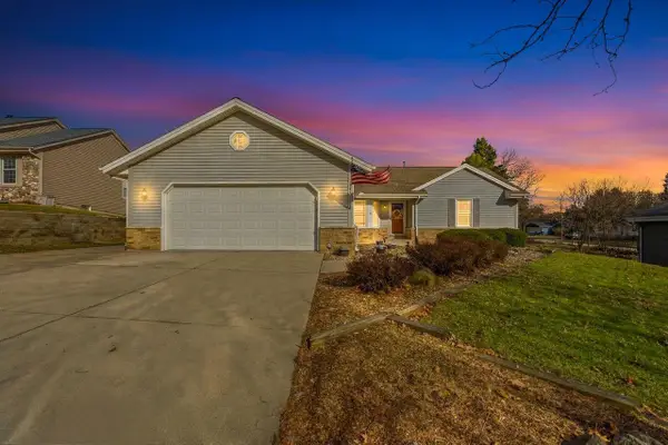 1907 Fieldcrest LANE, Waukesha, WI 53186