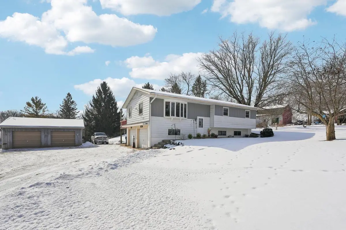 857 E Newark DRIVE, West Bend, WI 53090 - #1
