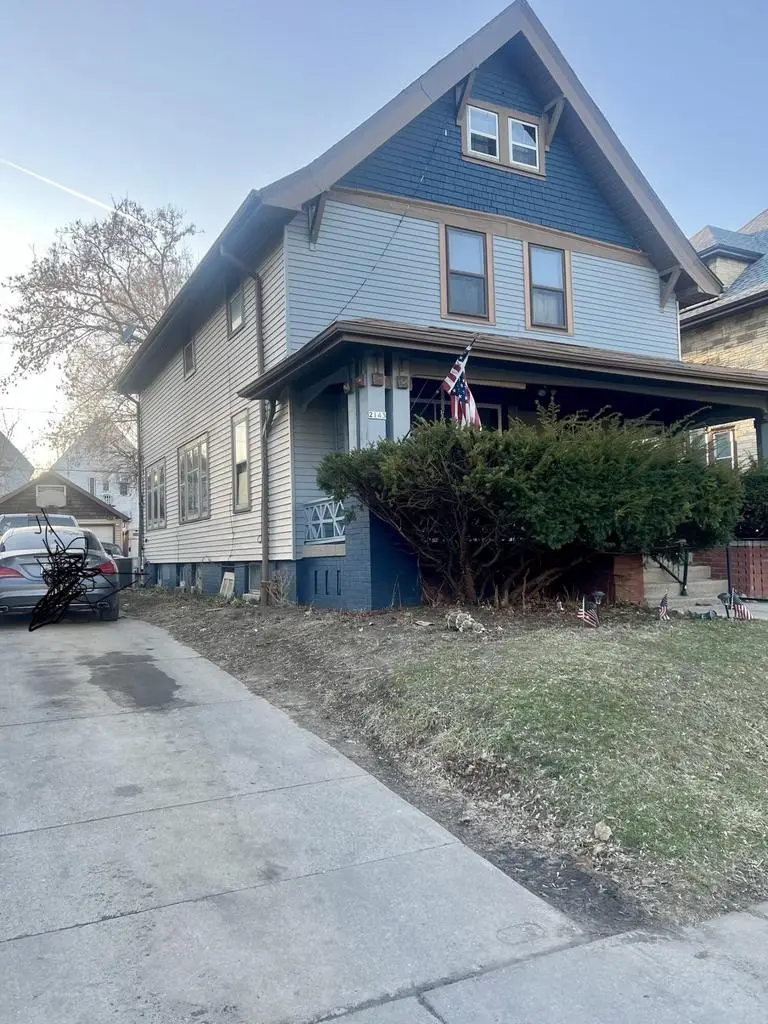 2143 S Layton BOULEVARD, Milwaukee, WI 53215 - #2