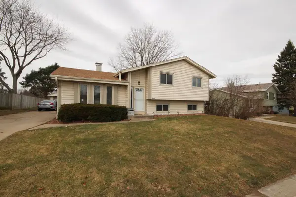8645 S Riverton ROAD, Oak Creek, WI 53154