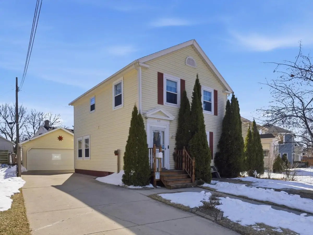 519 Riverview DRIVE, Manitowoc, WI 54220 - #1