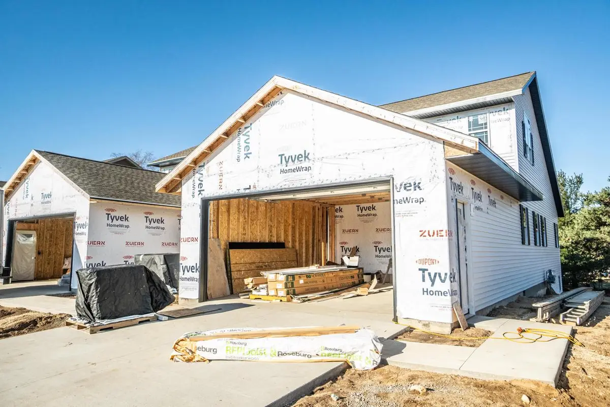 1336 Legion CIRCLE, West Bend, WI 53090 - #1