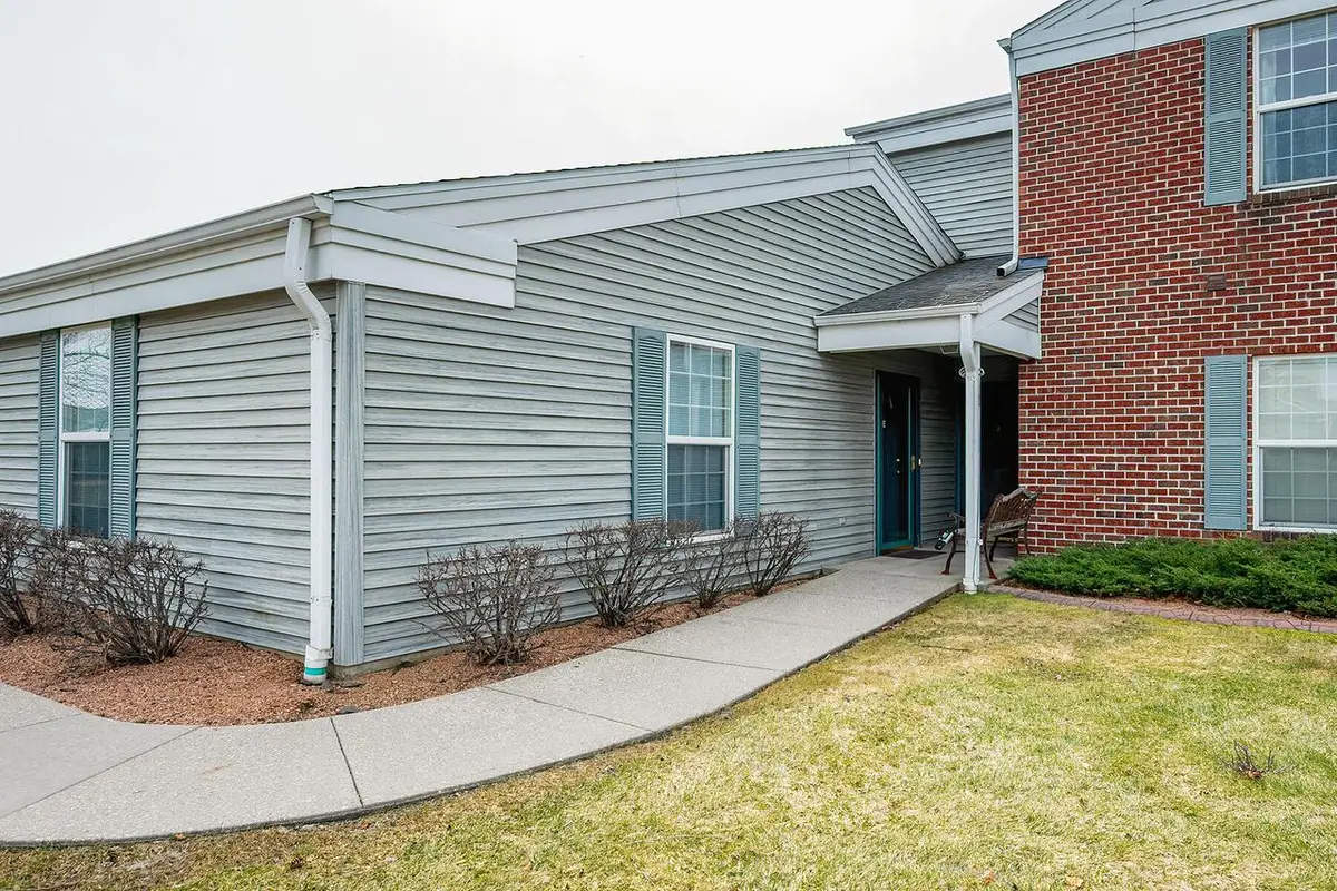 N16W26587 E Fieldhack DRIVE #E, Pewaukee, WI 53072 - #1