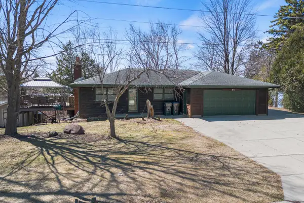 151 E Shore DRIVE, Random Lake, WI 53075