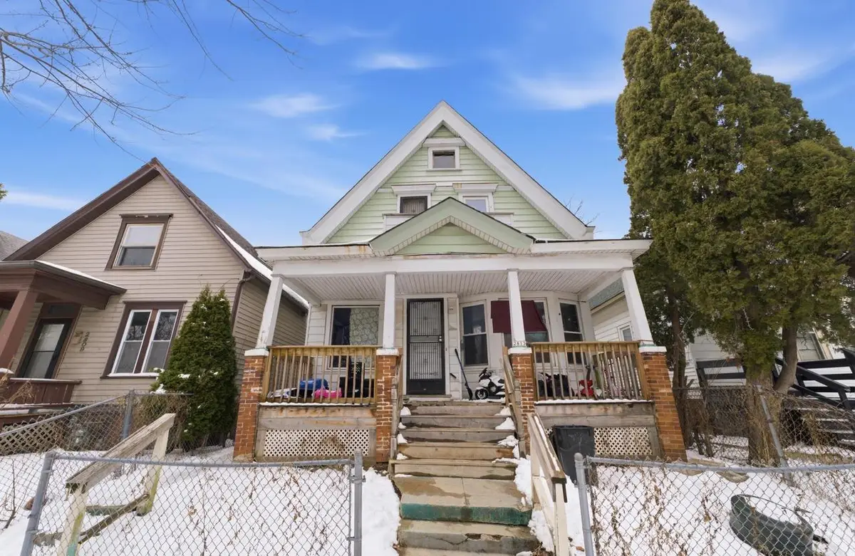 2813 N 21st STREET, Milwaukee, WI 53206 - #1