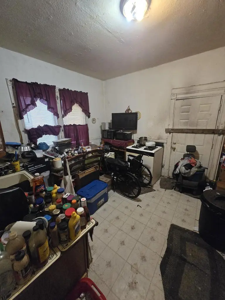 3903 W Walnut STREET, Milwaukee, WI 53208 - #2