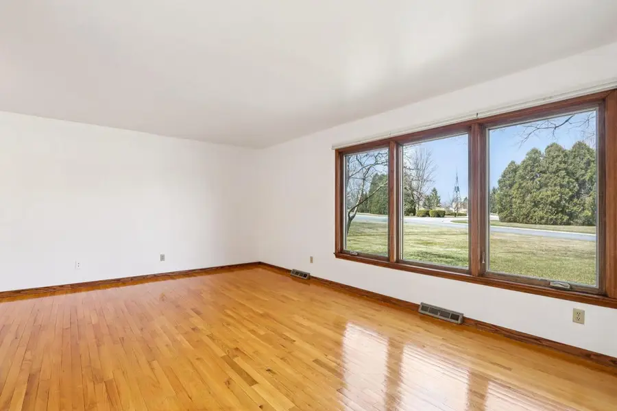 18215 Parish DRIVE, Brookfield, WI 53045 - #2