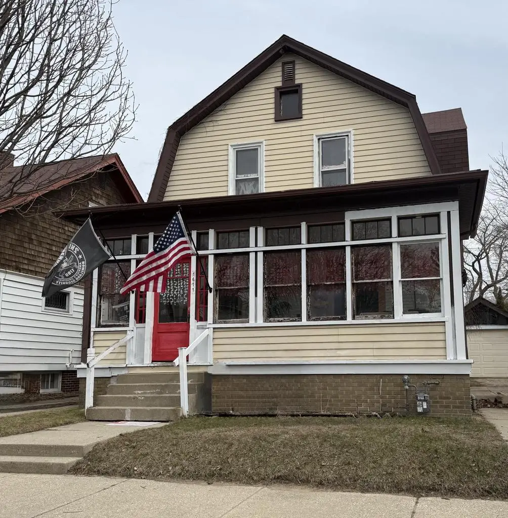 1611 Chatham STREET, Racine, WI 53402 - #1