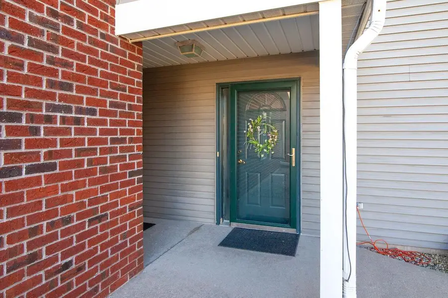 N17W26887 E Fieldhack DRIVE #H, Pewaukee, WI 53072 - #3