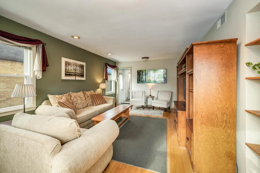 4959 N Berkeley BOULEVARD, Whitefish Bay, WI 53217 - #3