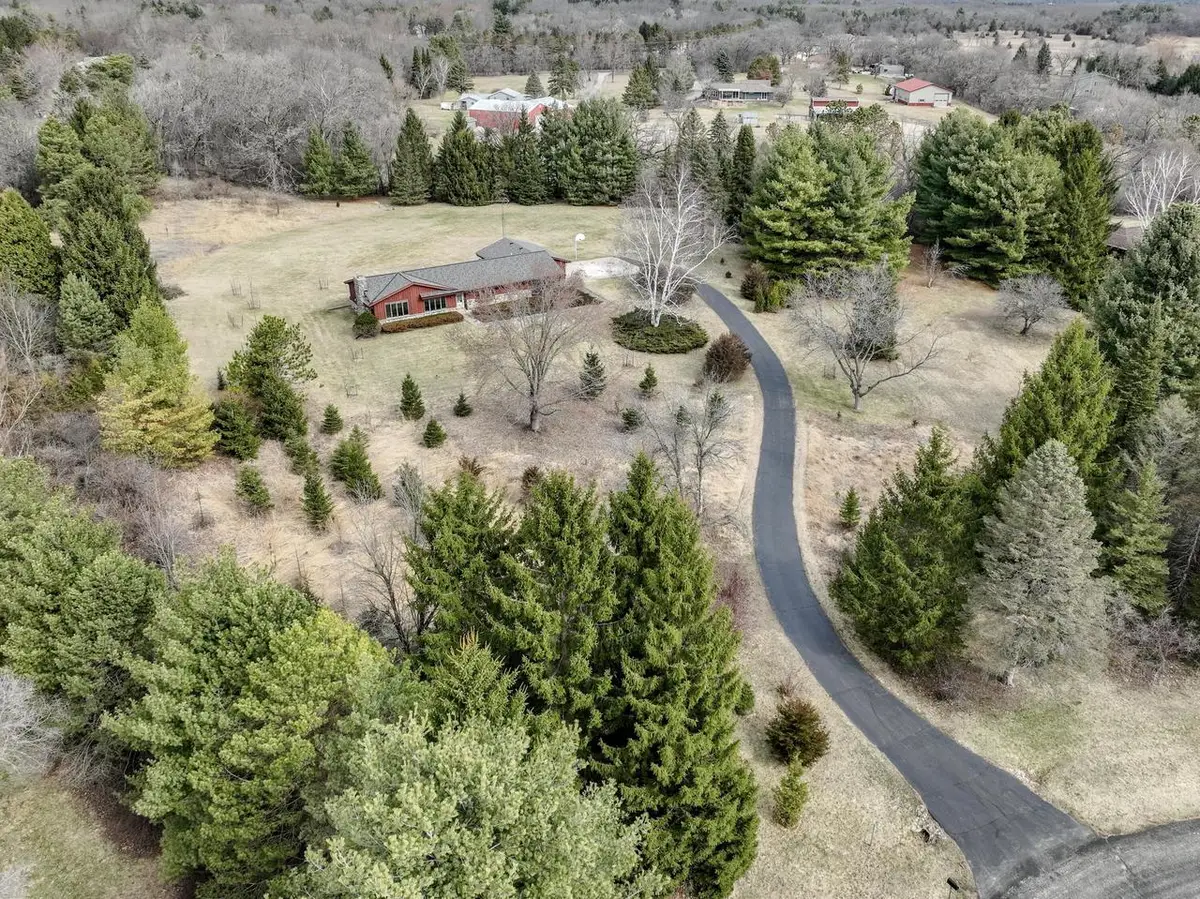 S52W33462 Red Fox WAY, North Prairie, WI 53153 - #1