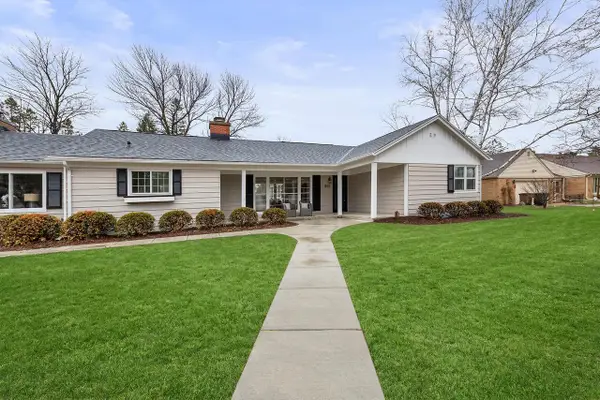 800 E Hermitage ROAD, Bayside, WI 53217