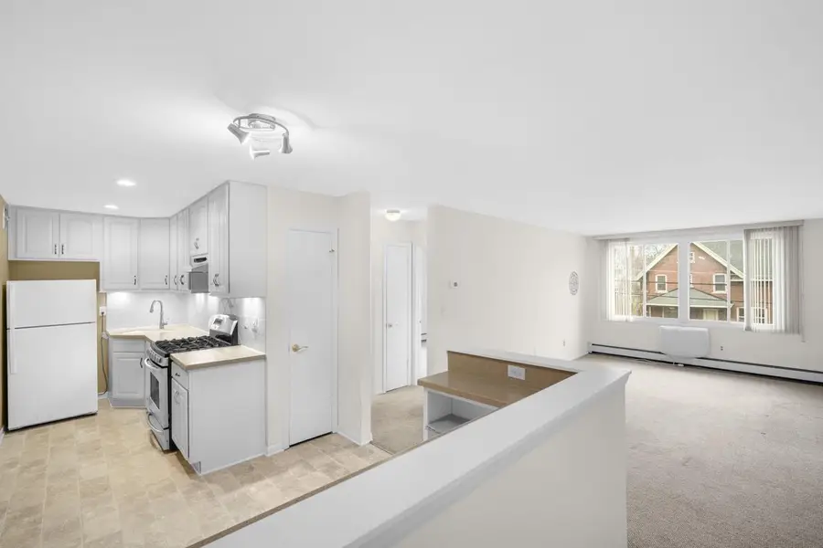 2025 E Greenwich AVENUE #201, Milwaukee, WI 53211 - #3