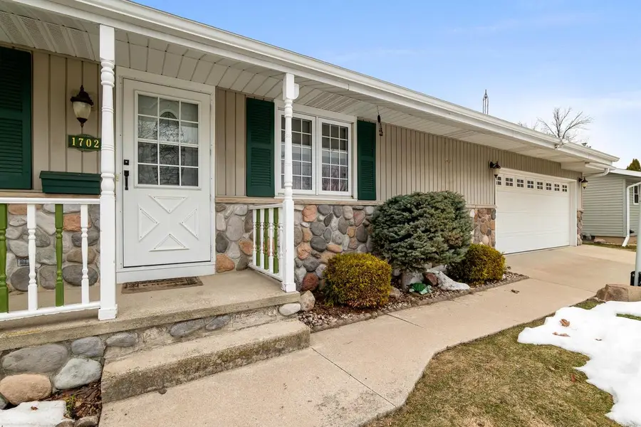 1702 S 25th STREET, Manitowoc, WI 54220 - #2