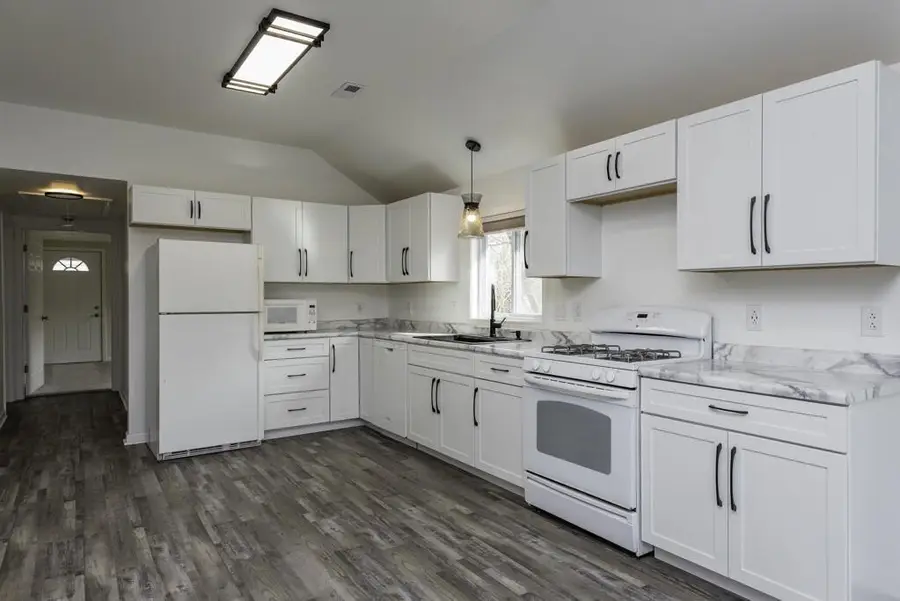 606 S Cogswell DRIVE, Silver Lake, WI 53170 - #2