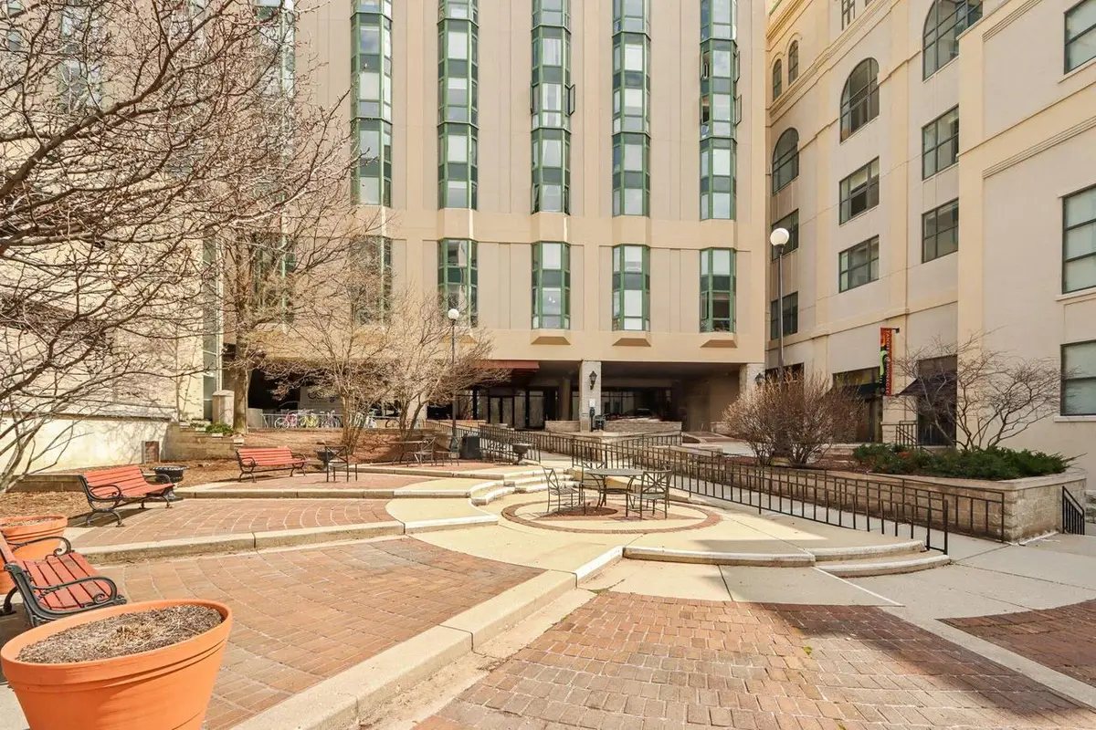 270 E Highland AVENUE #223, Milwaukee, WI 53202 - #1