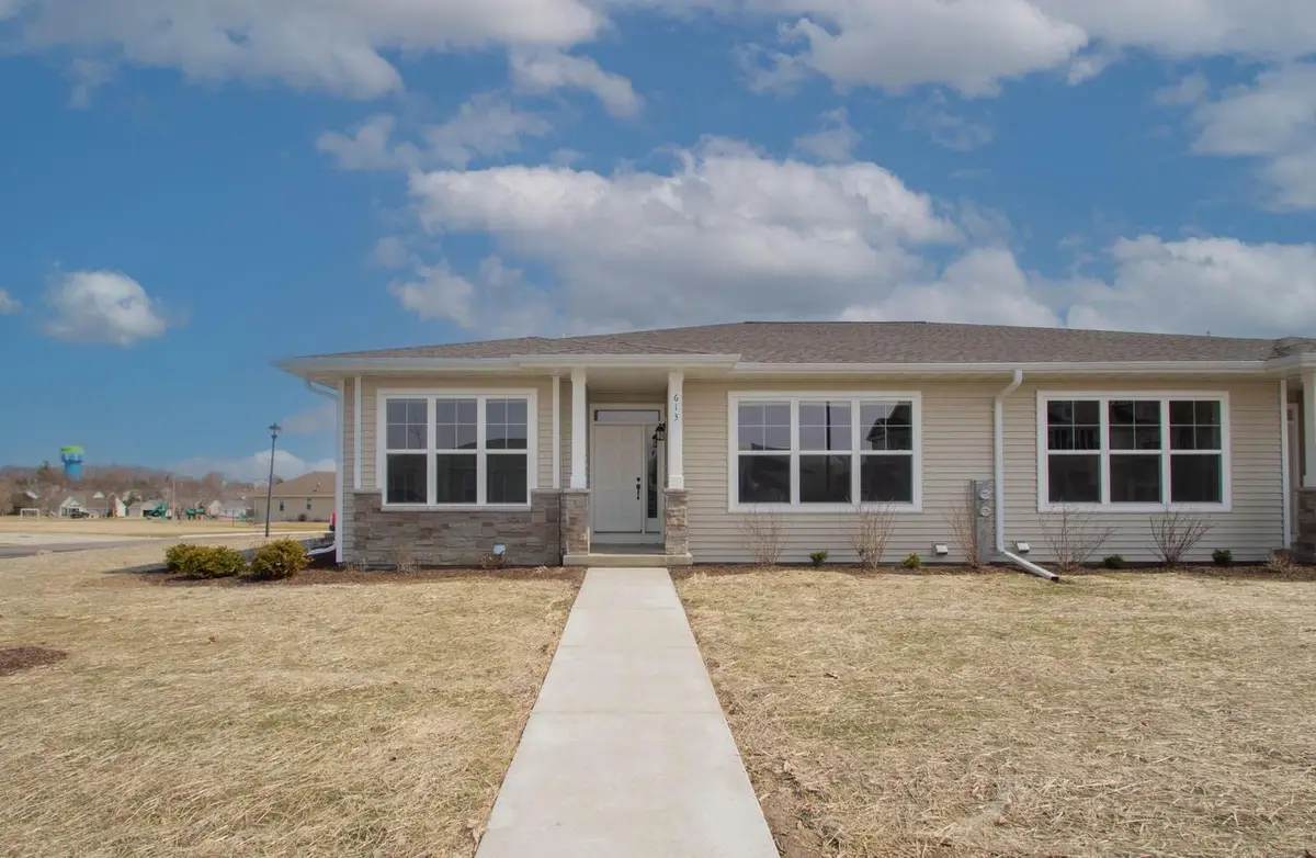 613 Hunter Oaks BOULEVARD, Watertown, WI 53094 - #1