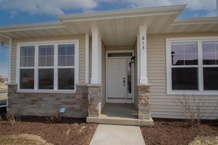 613 Hunter Oaks BOULEVARD, Watertown, WI 53094 - #3