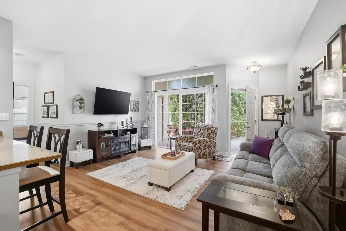 2287 W Vista Bella DRIVE, Oak Creek, WI 53154 - #1