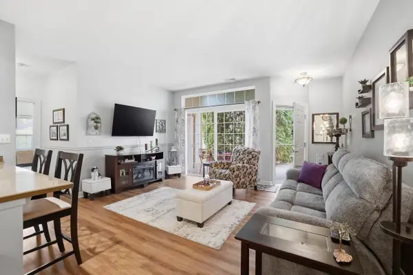 2287 W Vista Bella DRIVE, Oak Creek, WI 53154