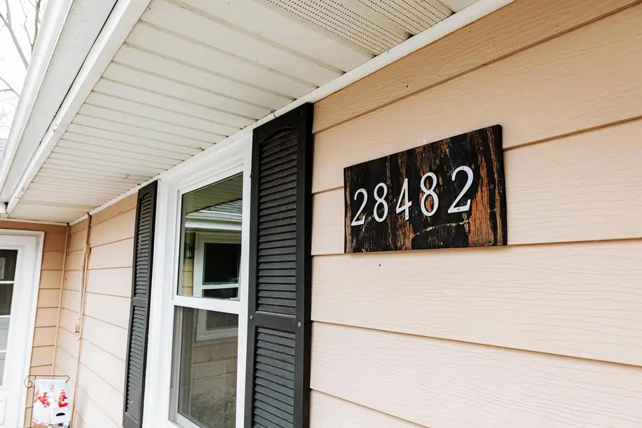 N20W28482 Oakton ROAD, Pewaukee, WI 53072 - #2