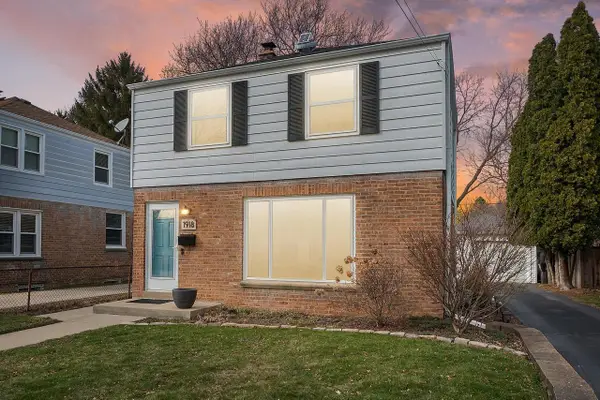 1918 E Eden PLACE, Saint Francis, WI 53235