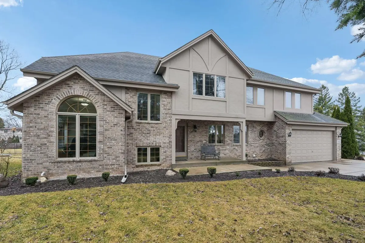 2527 W Goldcrest AVENUE, Milwaukee, WI 53221 - #1