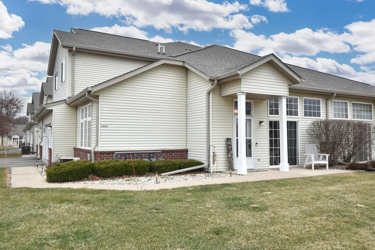 2424 Fox River PARKWAY #F, Waukesha, WI 53189 - #1