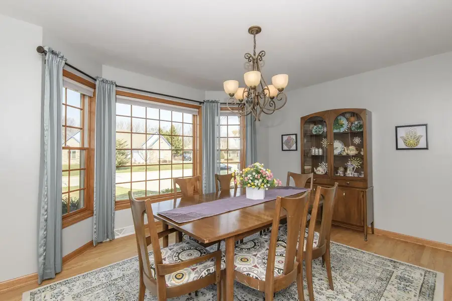 4195 W Squire AVENUE, Greenfield, WI 53221 - #3