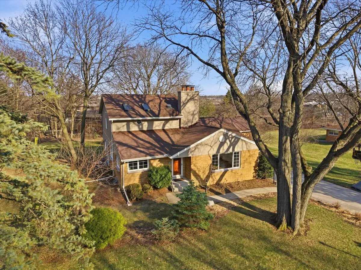 2340 Alta Louise PARKWAY, Brookfield, WI 53045 - #1