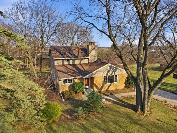 2340 Alta Louise PARKWAY, Brookfield, WI 53045